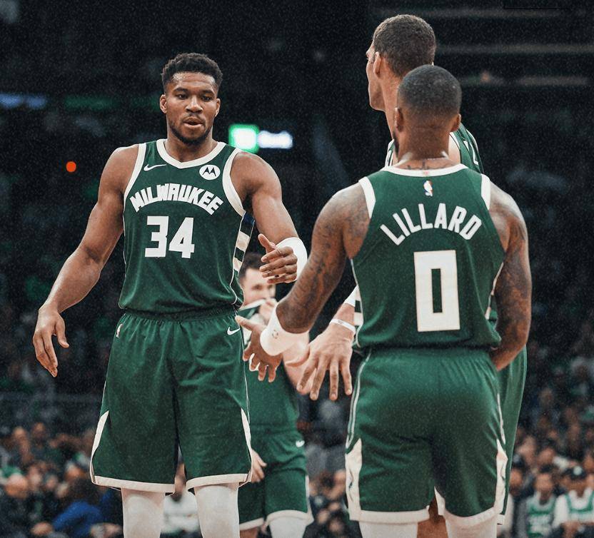 领先优势明显首场状态出色，雄鹿观众沸腾！，蒂姆重返赛场赛场气氛高涨的简单介绍